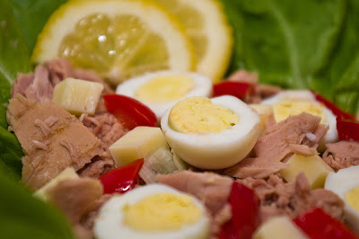 Salata de ton cu oua de prepelita